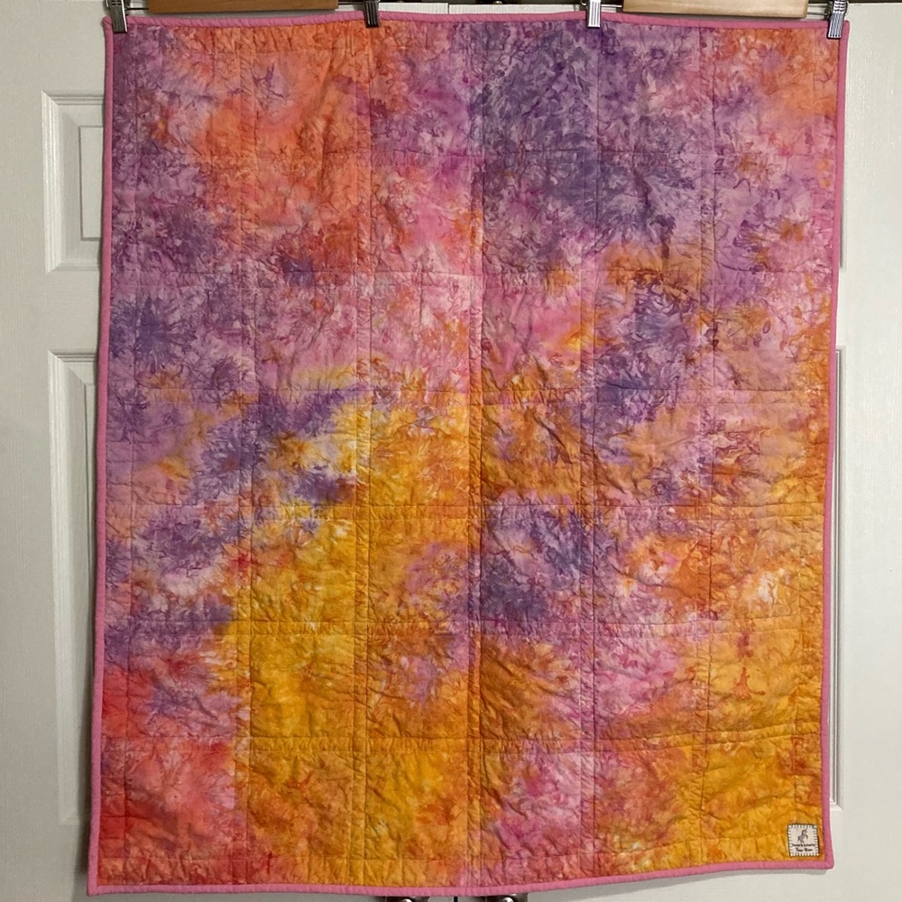 🪡 "Sunrise in Paradise" Handmade Cotton Large Crib Quilt - Picture 4 of 6